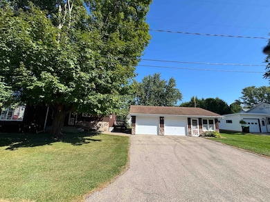 452 Mill St, Manawa, WI 54949 - photo 3