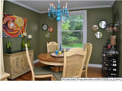 Cozy dining room, just add people!