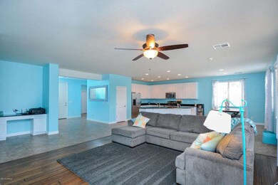10- GREAT ROOM