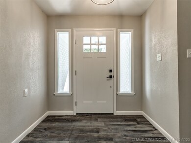 1501 N Fox St, Chouteau, OK 74337 - photo 3