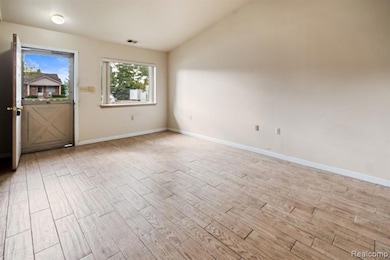 25940 Lira Ln unit 1, Warren, MI 48089 - photo 4