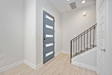 502 W Donovan St unit J, Houston, TX 77091 - photo 3