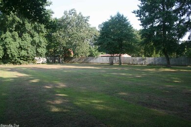 Large manicured yard, partially fenced