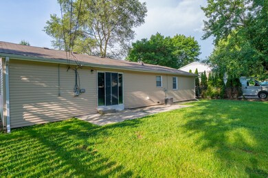 124 Del Rio Rd, Carpentersville, IL 60110 - photo 3