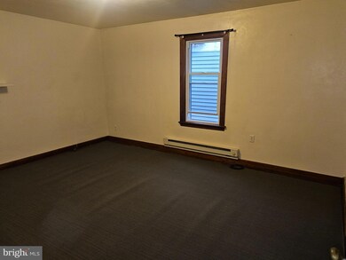 521 E Broad St unit 2, Tamaqua, PA 18252 - photo 4