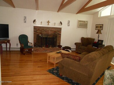 403 Canoe Brook Dr, Milford, PA 18337 - photo 4