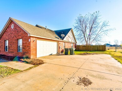 3614 W Chestnut St, Skiatook, OK 74070 - photo 2
