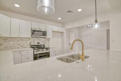 24-web-or-mls-CC_OMNI_805EastHoanPlc_DSC