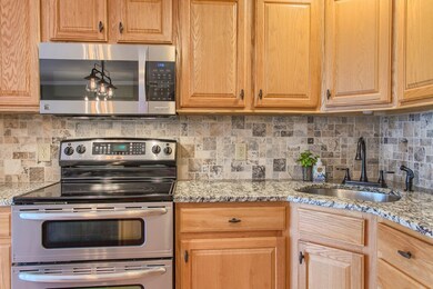 70 Bridle Cross Rd unit 70, Fitchburg, MA 01420 - photo 4