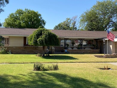 805 S Van Buren St, Hugoton, KS 67951 - photo 5