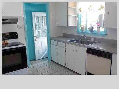 Nice Bright Kitchen
