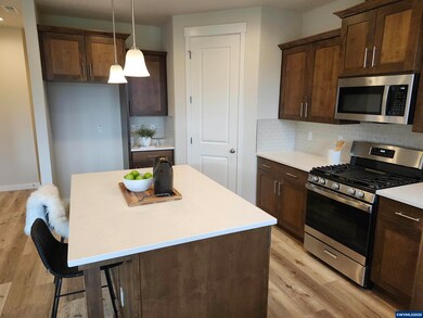 2920 Olympic St, Woodburn, OR 97071 - photo 7