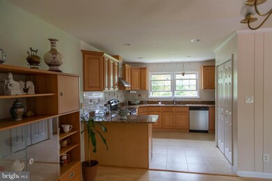 9804 Ashby Rd, Fairfax, VA 22031 - photo 5