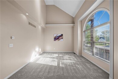 610 Roanke Dr, Raymore, MO 64083 - photo 3