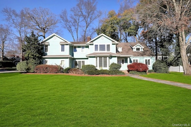 81 Round Hill Rd, Roslyn Heights, NY 11577 - photo 2