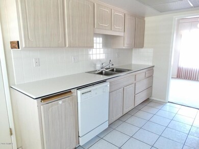 10722 W Pineaire Dr, Sun City, AZ 85351 - photo 3