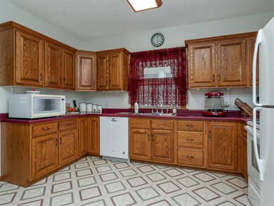 1222 1st St SW, Cedar Rapids, IA 52404 - photo 4