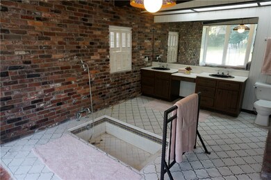  Palatial bath with sunken tub