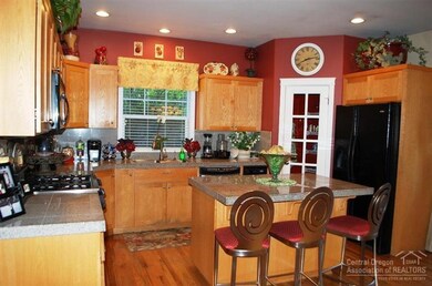 2916 NE Red Oak Dr, Bend, OR 97701 - photo 3