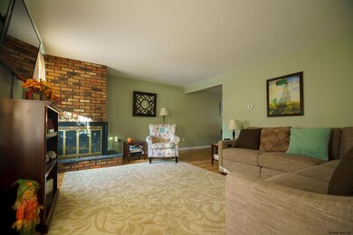 142 S Waldron Ln, Wynantskill, NY 12198 - photo 3