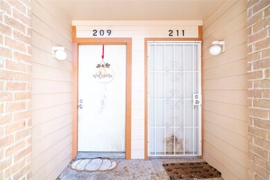 10202 Forum Park Dr unit 211, Houston, TX 77036 - photo 3