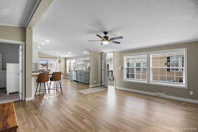 29224 Hidden River Dr, Gibraltar, MI 48173 - photo 6