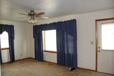 607 E 6th St S, Newton, IA 50208 - photo 7