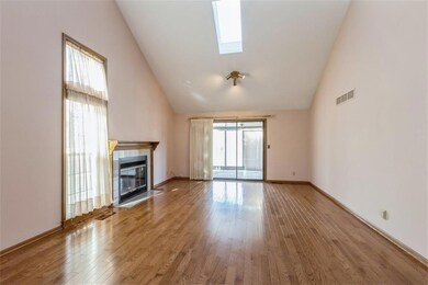 10574 Century Ln, Lenexa, KS 66215 - photo 3