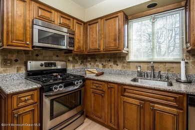 014-Kitchen-1596266-mls