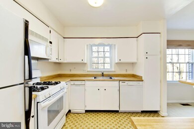 3062 Southern Elm Ct, Fairfax, VA 22031 - photo 3