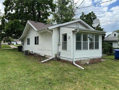 2405 36th St, Des Moines, IA 50310 - photo 4