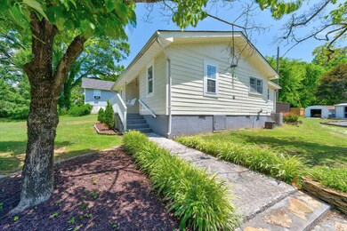 2118NWWaringRd-9