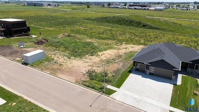 1801 E Wallin Cir, Sioux Falls, SD 57104 - photo 2