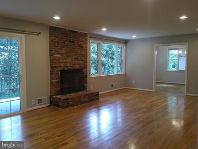 8813 Stonehaven Ct, Potomac, MD 20854 - photo 5