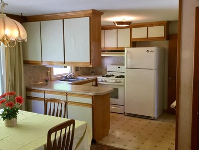 72 Woodland St, Holyoke, MA 01040 - photo 2