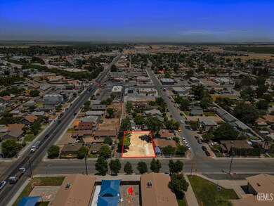 188 N Wall St, Shafter, CA 93263 - photo 5