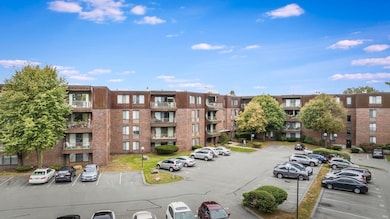 1002 Paradise Rd unit PHE, Swampscott, MA 01907 - photo 5