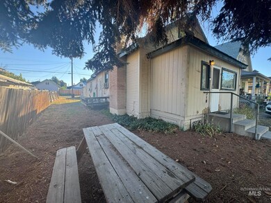 518 Montana St, Gooding, ID 83330 - photo 6