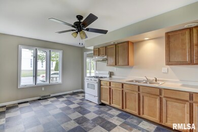 1112 N Kickapoo St, Lincoln, IL 62656 - photo 7