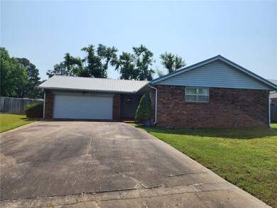 301 Rodric Dr, Siloam Springs, AR 72761 - photo 3