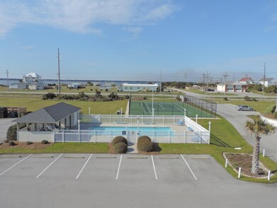 Pool & Tennis at Back Door