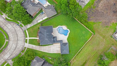 305 Regency Ct, Friendswood, TX 77546 - photo 2