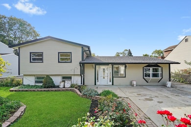 461 Rockhurst Rd, Bolingbrook, IL 60440 - photo 2