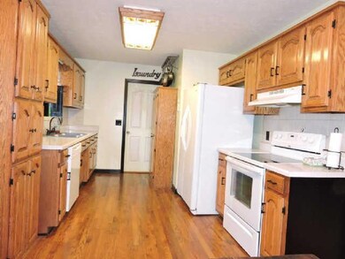 Wonderful kitchen with abundance of cabinet space
