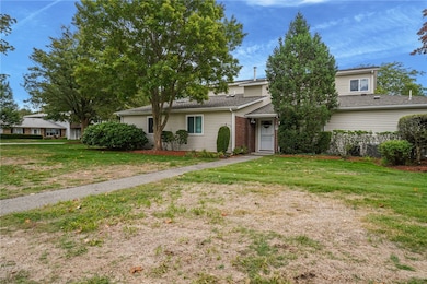 995 Williamsburg Cir, Warwick, RI 02886 - photo 2