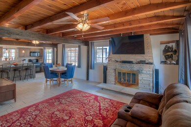 7 Living Room photo a
