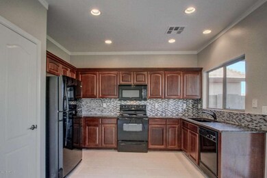 Kitchen with all backsplash
