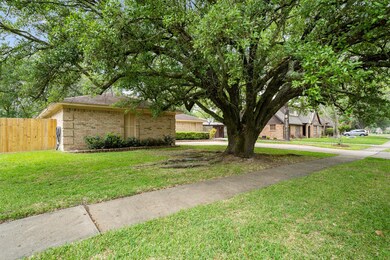 342 Dawn Hill Dr, Friendswood, TX 77546 - photo 3
