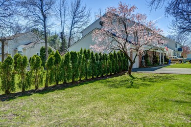 37 Kolas Ct Middletown NJ-large-006-32-F