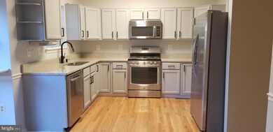 2506 Clover Field Cir, Herndon, VA 20171 - photo 3